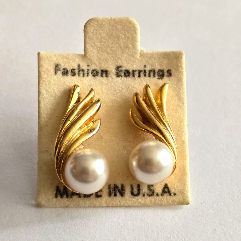 Vintage earrings white faux pearl gold tone wing design pierced post stud